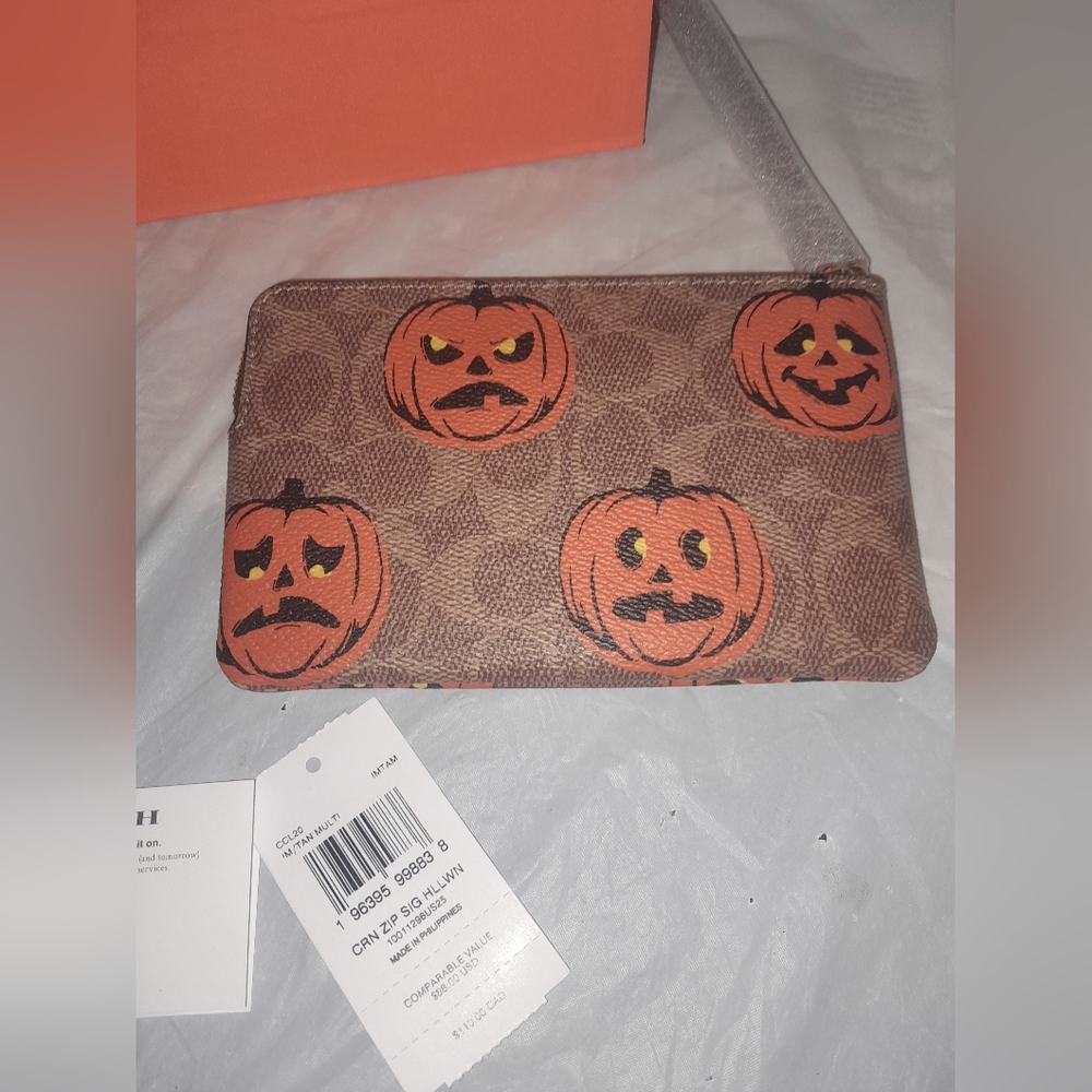 New Coach Pumpkin Print Wristlet NWT Great For Halloween/ Free Gift Bag - Picture 8 of 9